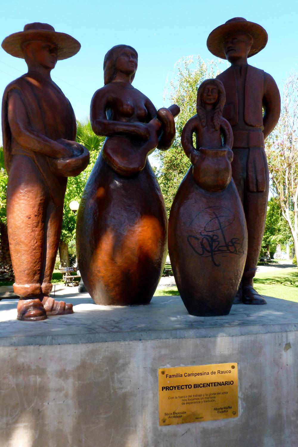 statue of the "Farmer Family", Curico main plaza