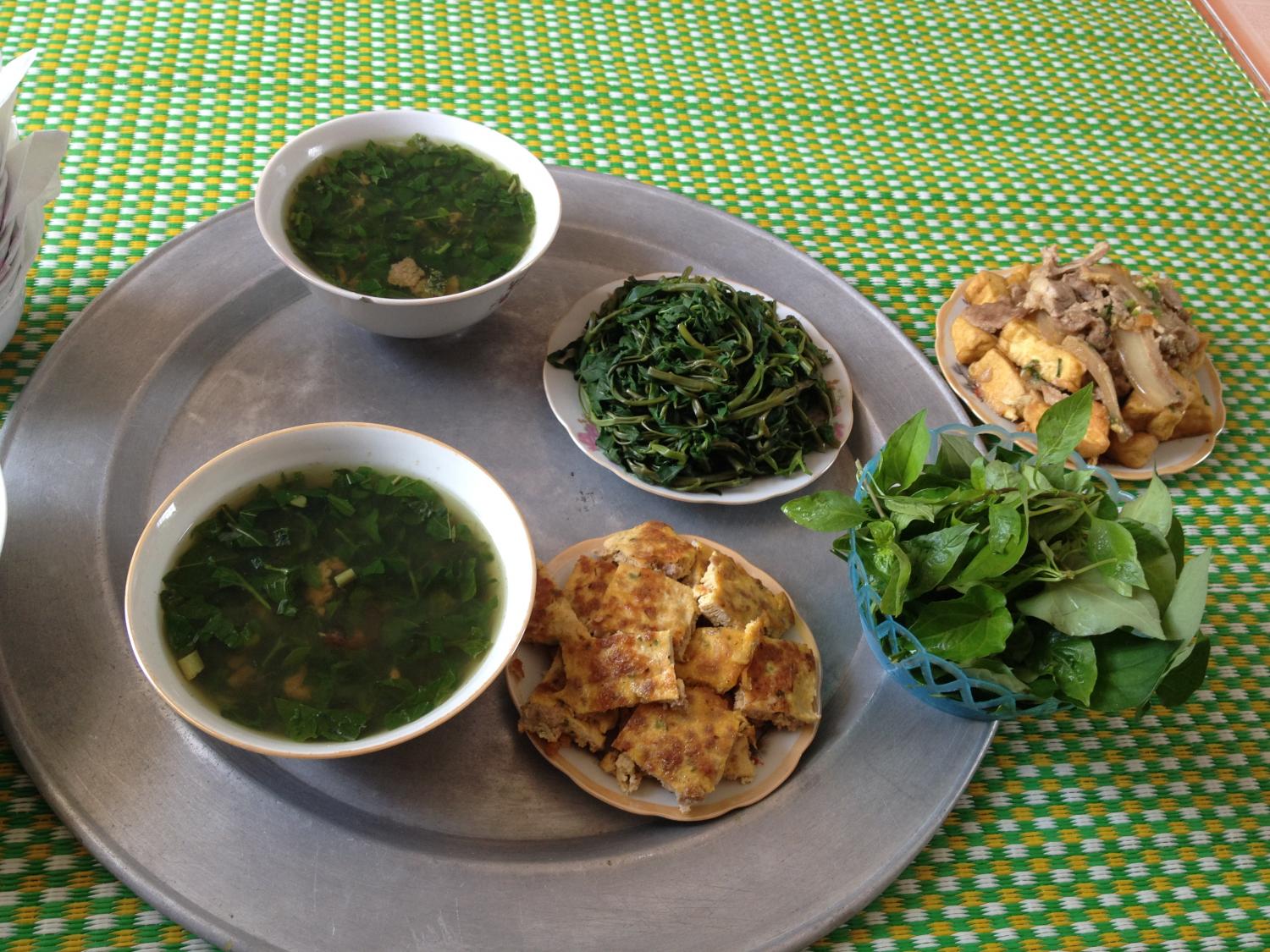 Organic lunch from the garden in Hai Duong