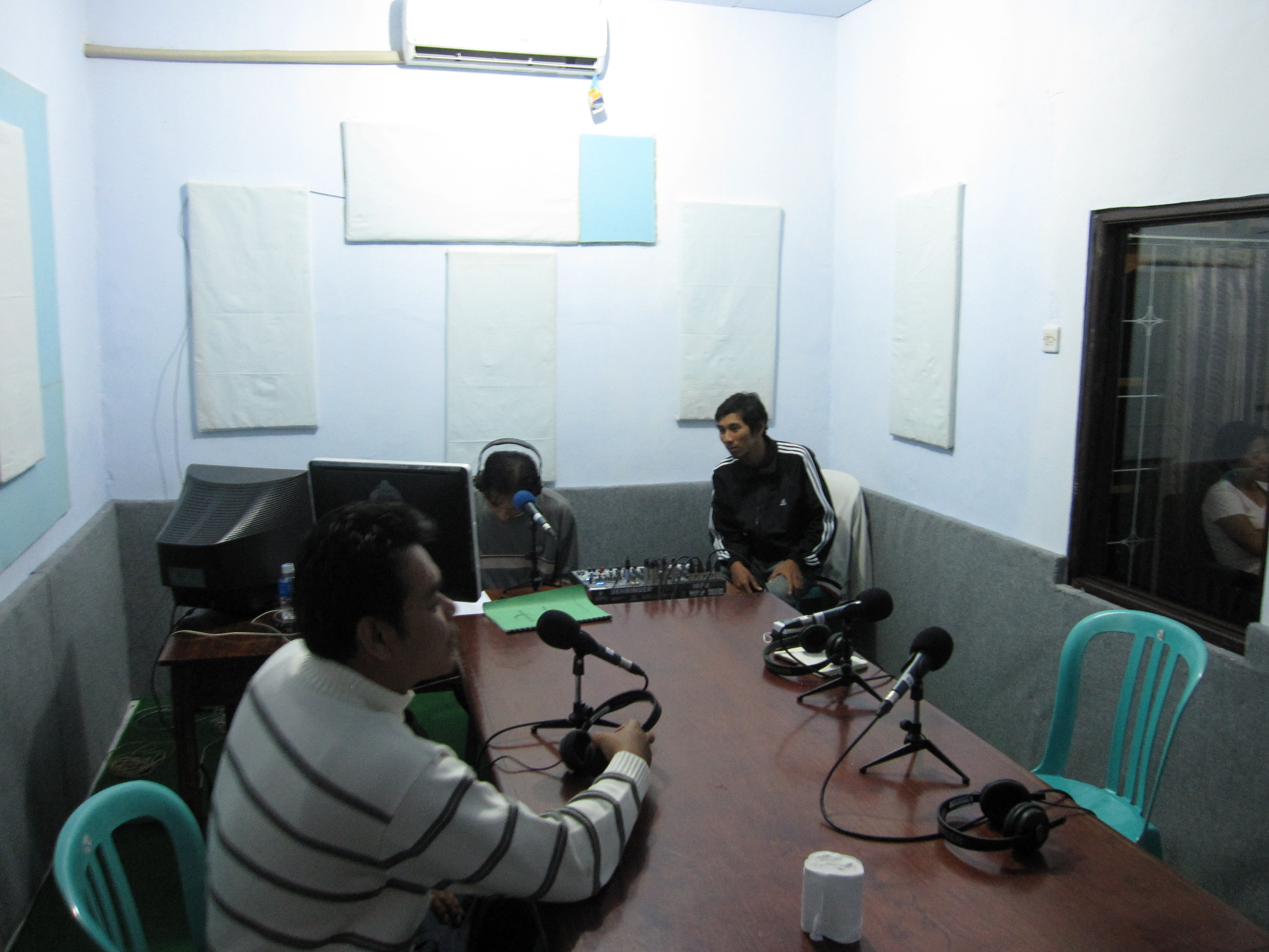 img_1458 Widya, Nata, and Pak Gede at Radio DINARI