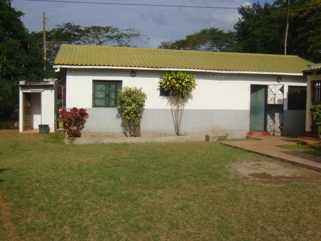 mozambique 06-18-09 004 Hluvuku, microbank to be