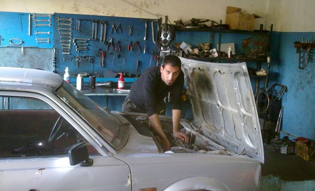 A $900 loan helped Rabih buy equipment for his auto repair business. He wants to develop his business so his future kids don't need to start working at a young age like he did.