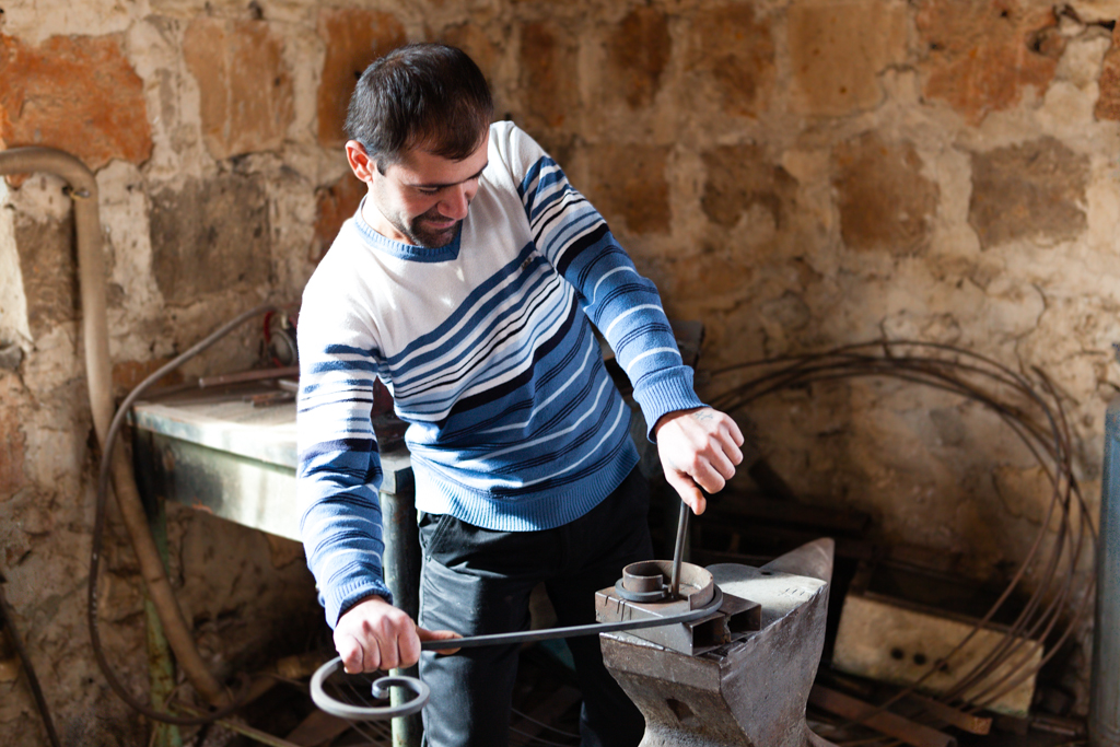 Aram the welder working (photo by Liz Fish)