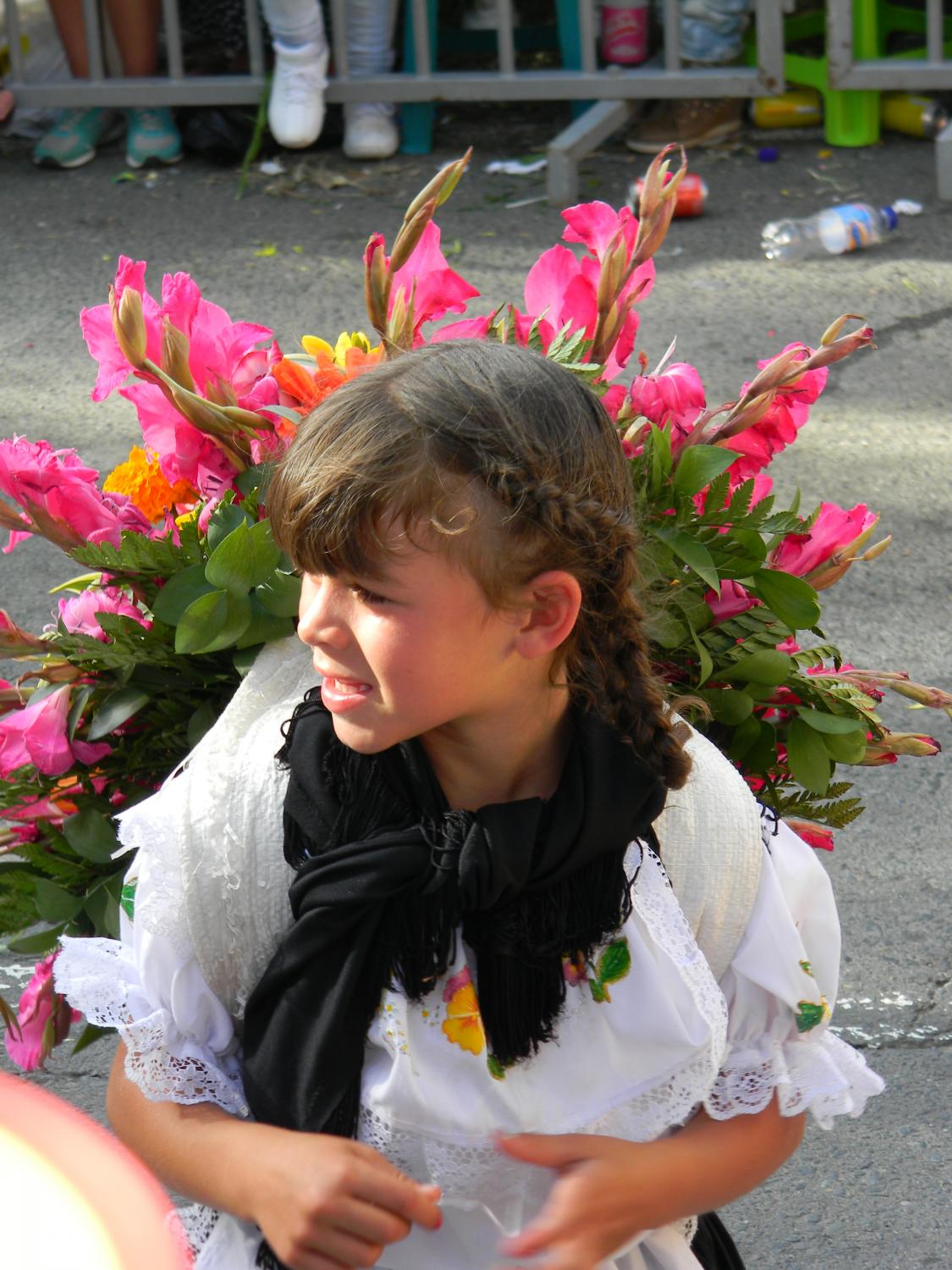 Children also participated with small silletas.