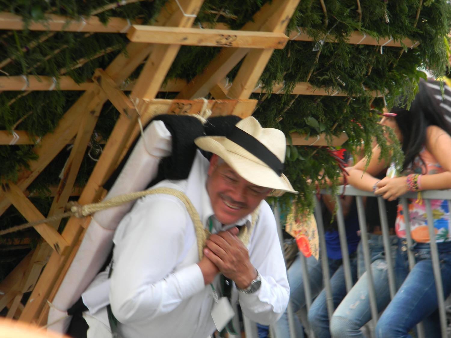 Many silleteros showed their joy and pride of displaying their silleta.