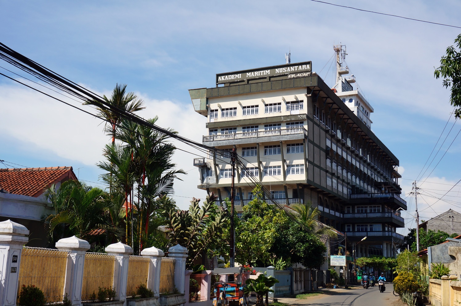 View of YSBS from the road. Looks like a ship doesn't it? Photo credit: Yungkit