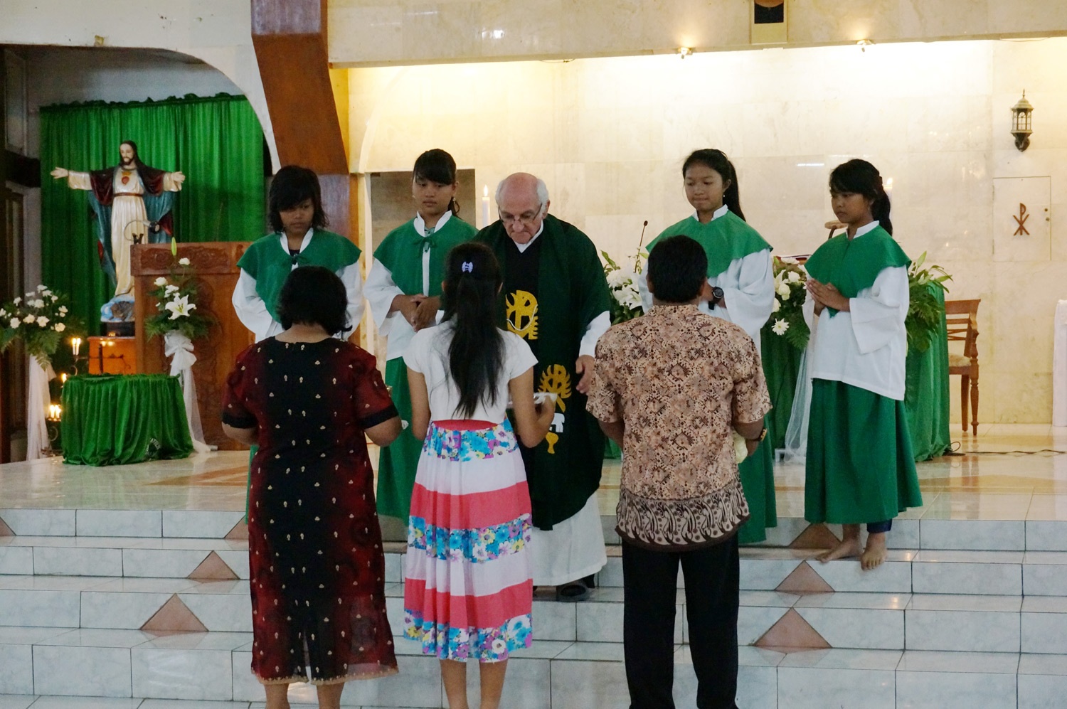 Church service offering, Photo credit: Yungkit