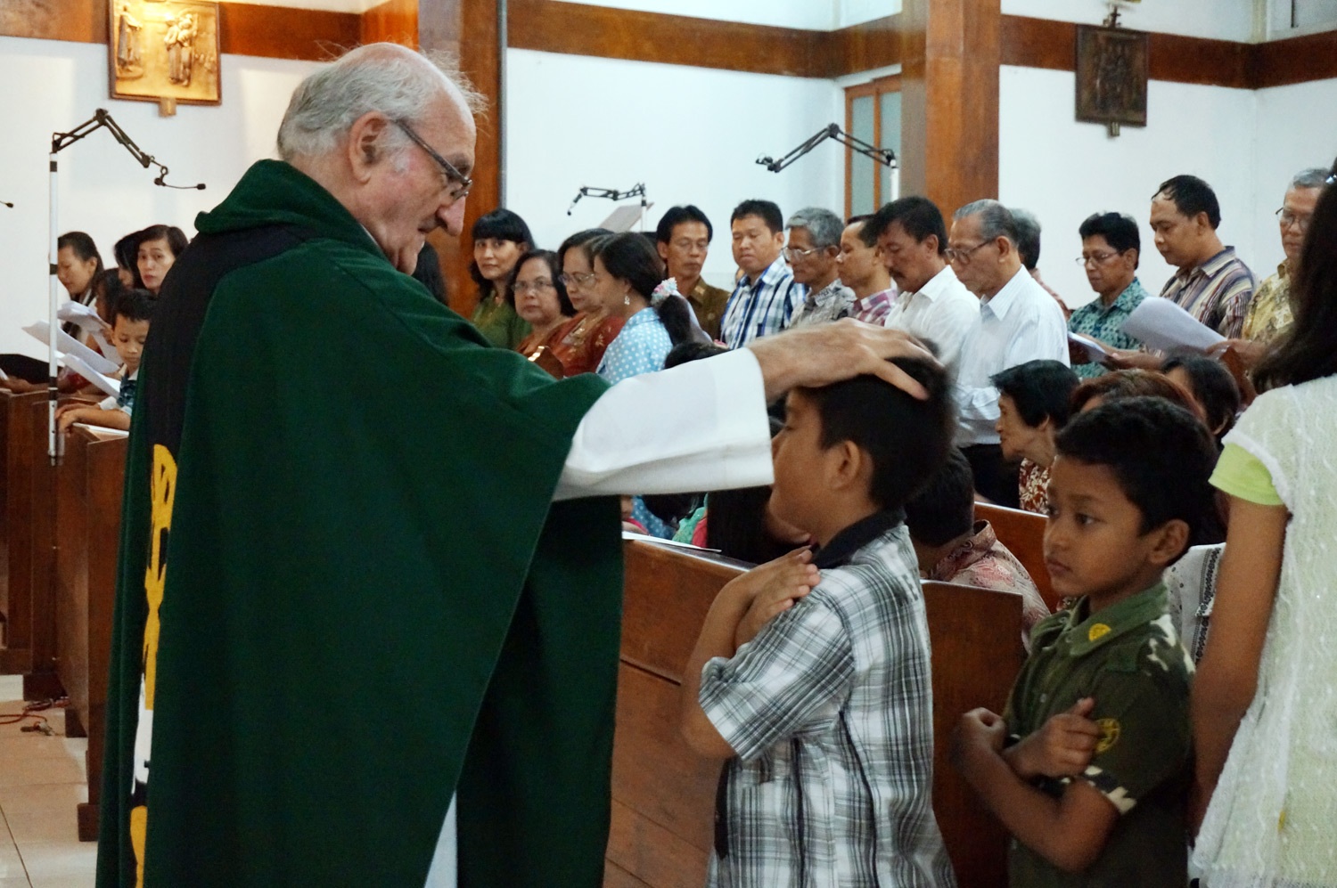 Father Charlie blessing kids. Photo credit: Yungkit