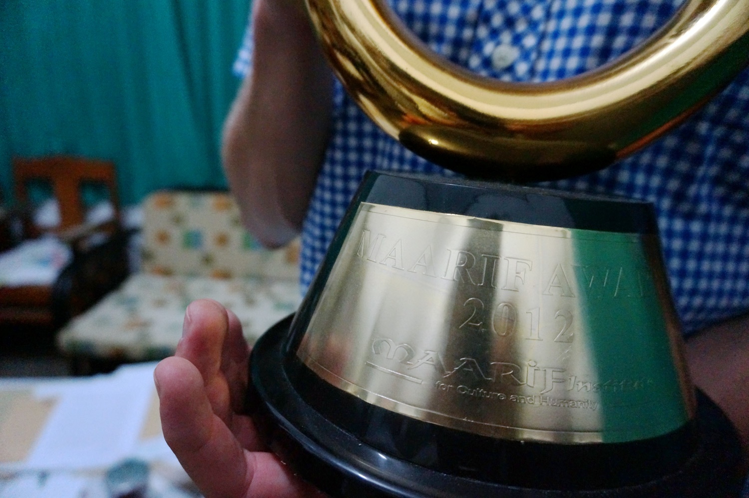 Muslim community award to Father Charlie. Photo credit: Yungkit