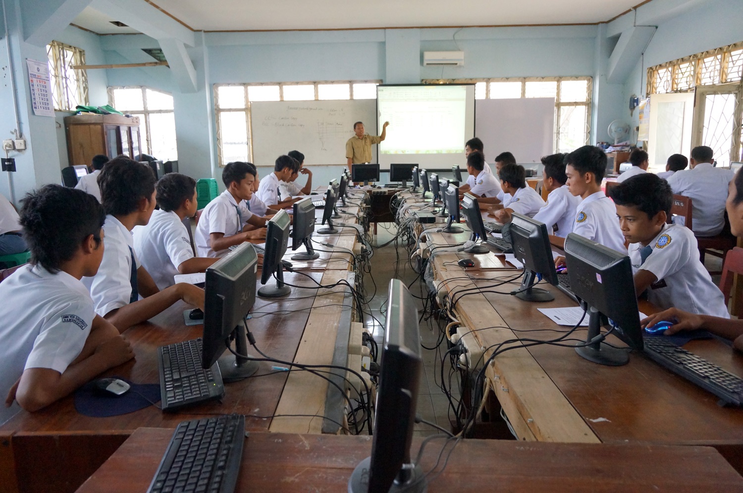 Paulos' computer class. Better than the computers I had in highschool. Photo credit: Yungkit