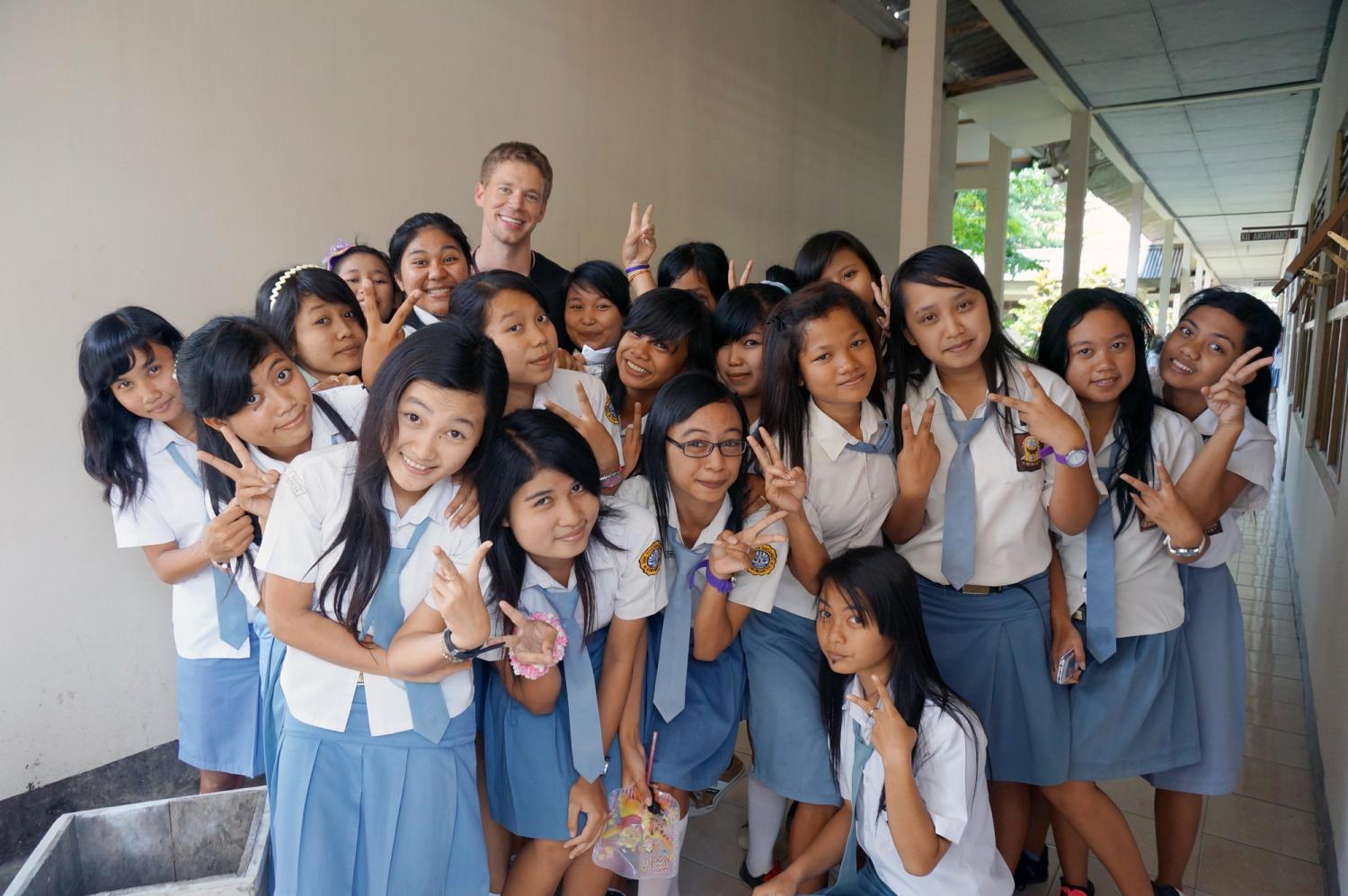 I encountered a class of girls wanting a photo. Yungkit insisted. Photo credit: Yungkit