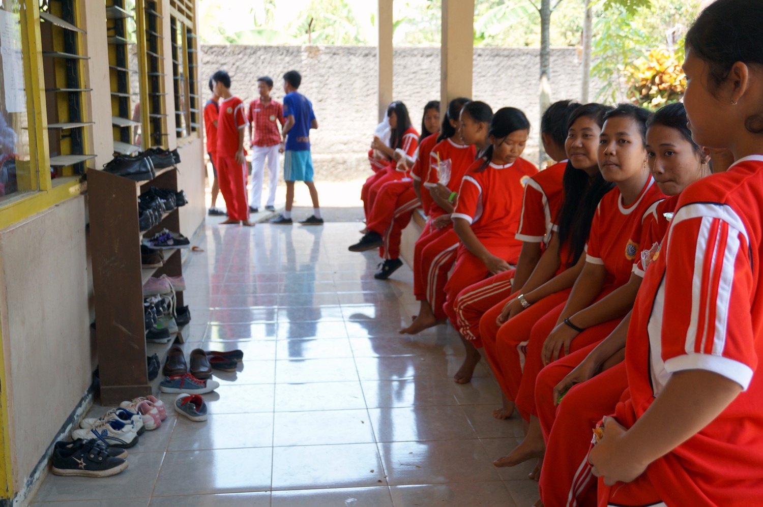 Breaktime for students after gym class, which runs for 2 hours. Significantly more than what I had in highschool! Photo credit: Yungkit