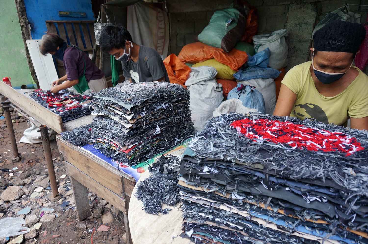 Workers creating base for rugs. Photo credit: Yungkit