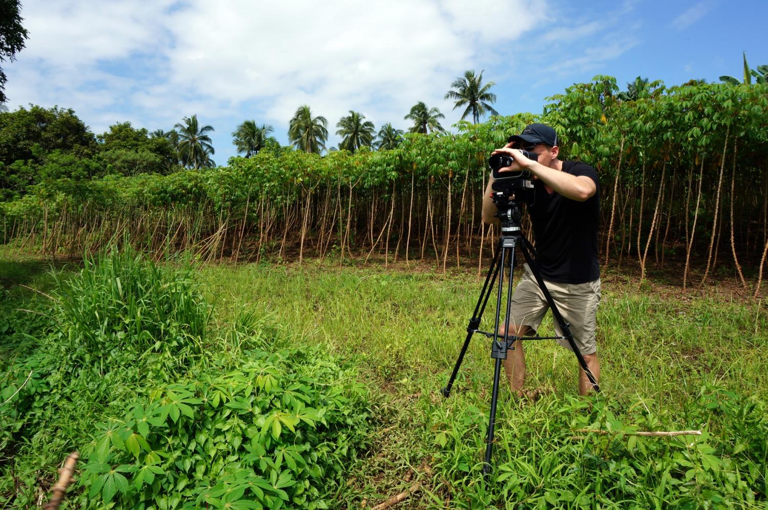 Hard at work - love this pic! Photo credit: Yungkit