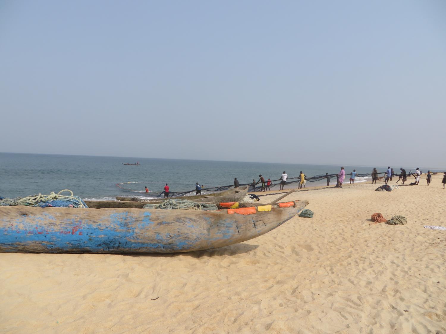 Busy fishermen in Robertsport