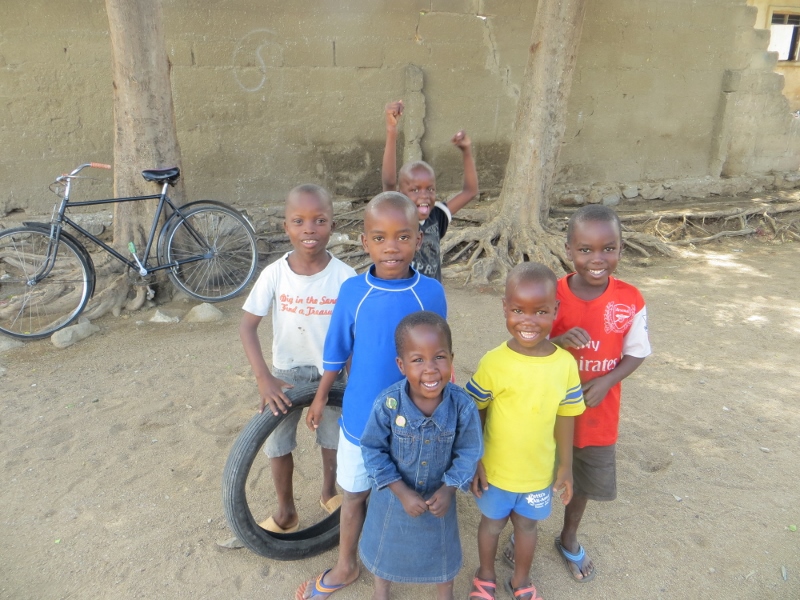 kids in Musoma asking me to take their photo
