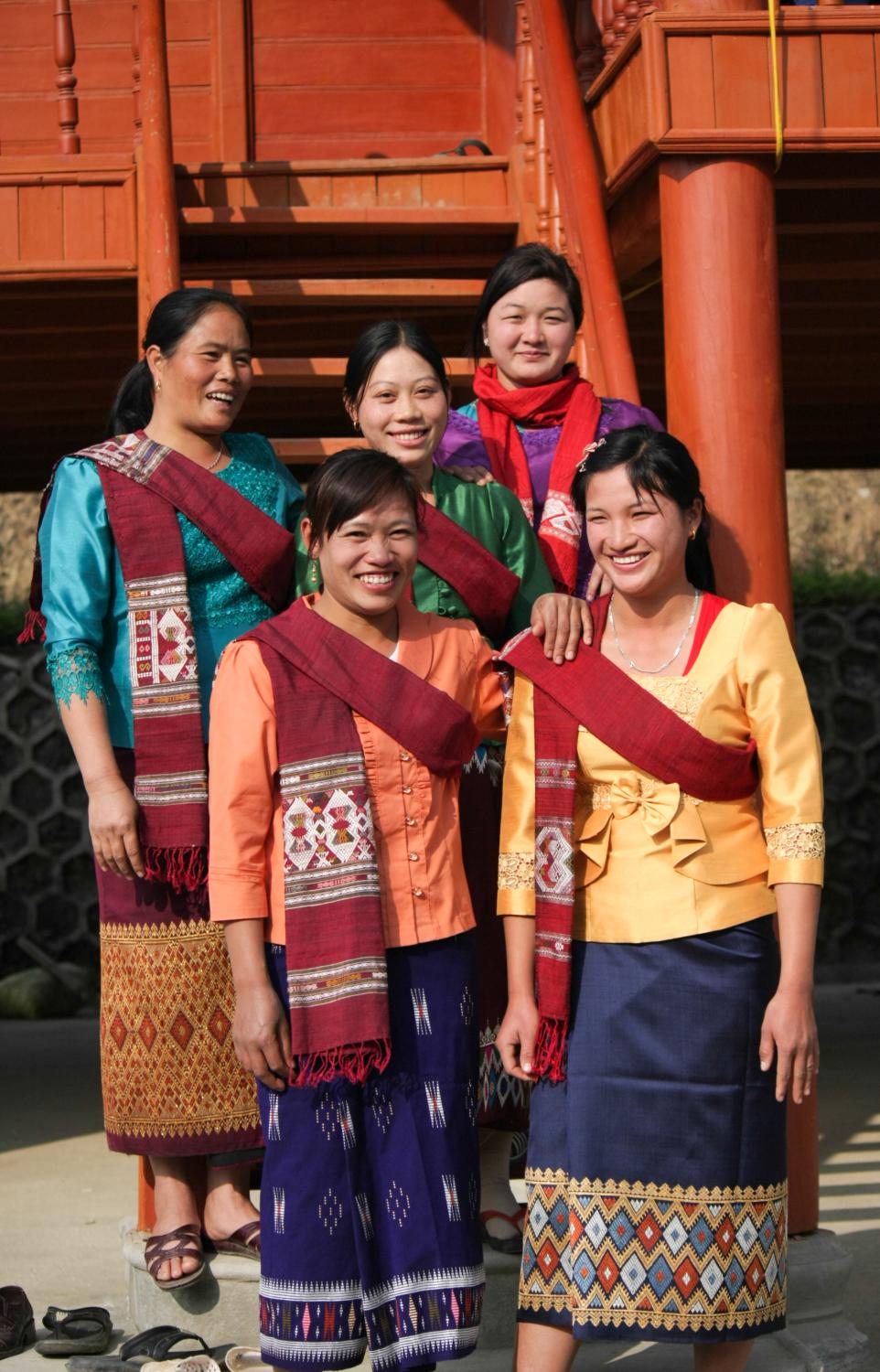 Na Sang 2 Group - Tam is the lady in yellow blouse