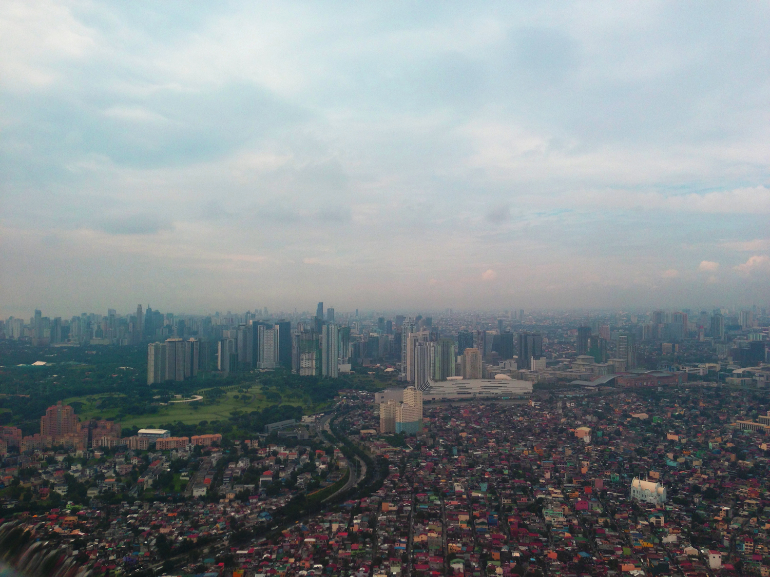 Manila from the air. Photo credit: Yungkit