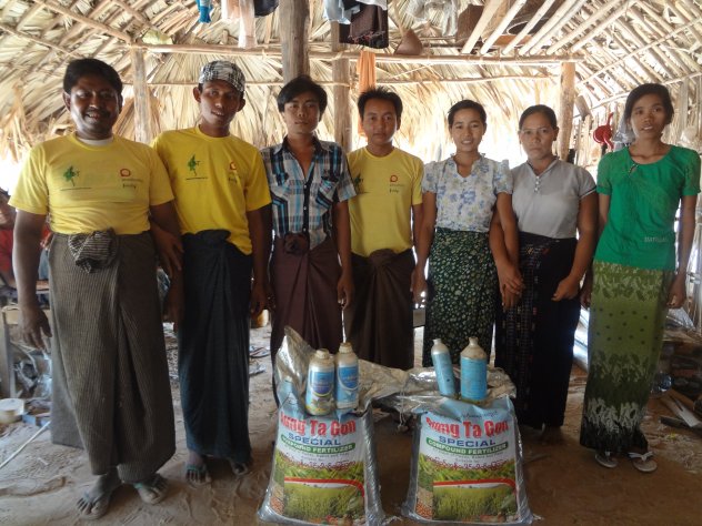 Representatives of Zee Pin Kan Village